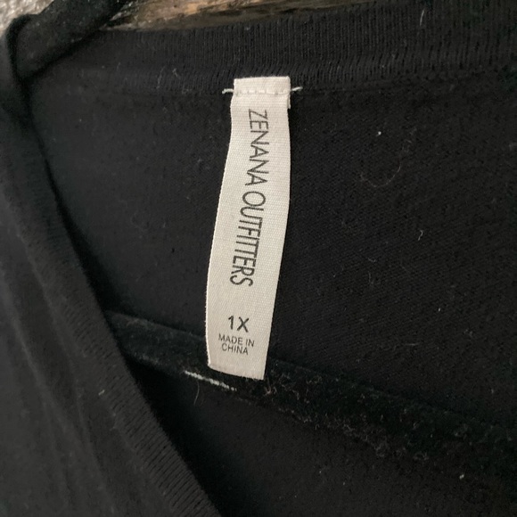 Tight black knit sweater with button arm details - Picture 4 of 8